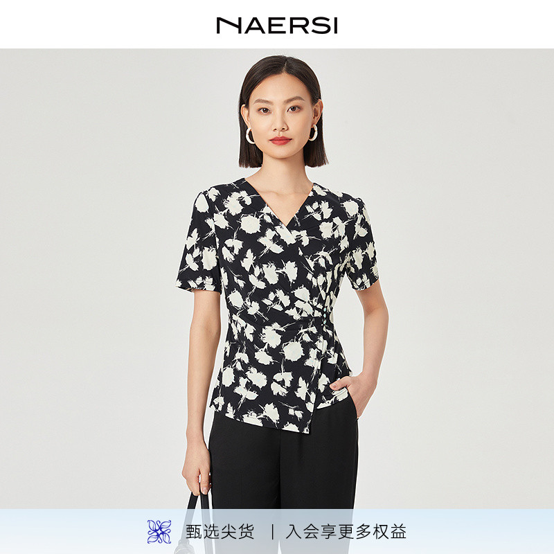 NAERSI/娜尔思时尚气质V领印花修身不规则短袖上衣2025年夏季新款