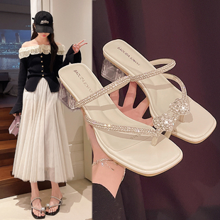 韩版方头粗跟水钻凉鞋女2026新款夏季套趾水钻中跟仙女风夹脚拖鞋