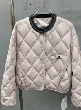文艺风轻薄菱格设计羽绒服