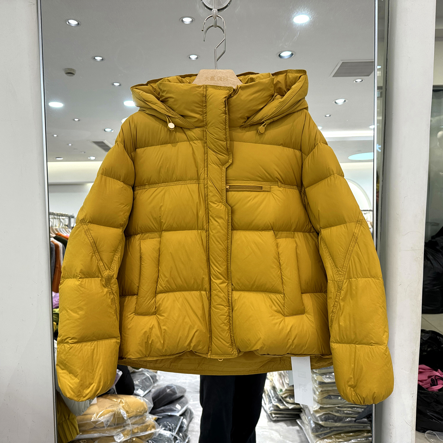 2025宽松时尚抽绳连帽羽绒服