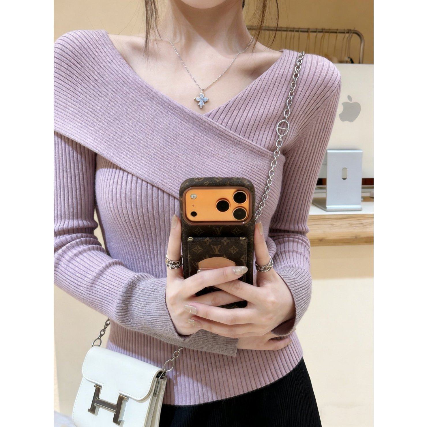 交叉V领轻熟风针织衫女软糯毛衣春装秋冬小众收腰打底衫内搭上衣