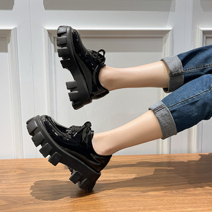 刘雯同款大码女鞋41到43厚底松糕鞋休闲英伦风小码粗跟春秋款单鞋