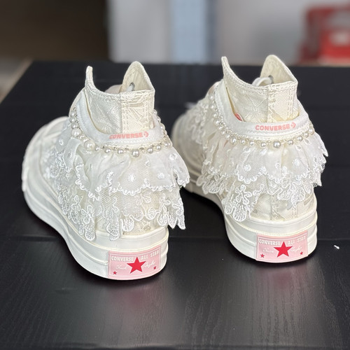 匡威 1970s 米色蕾丝珍珠花花设计婚鞋女子高帮帆布鞋A11616C N仓