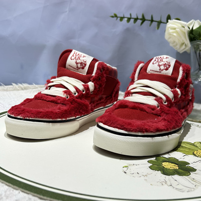 Vans Half Cab新年正红色可爱毛绒男女同款中帮板鞋VN000DZ3CIS