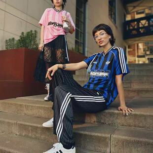 adidas阿迪达斯新款春夏季三叶草女子百搭运动休闲短袖T恤KD2272