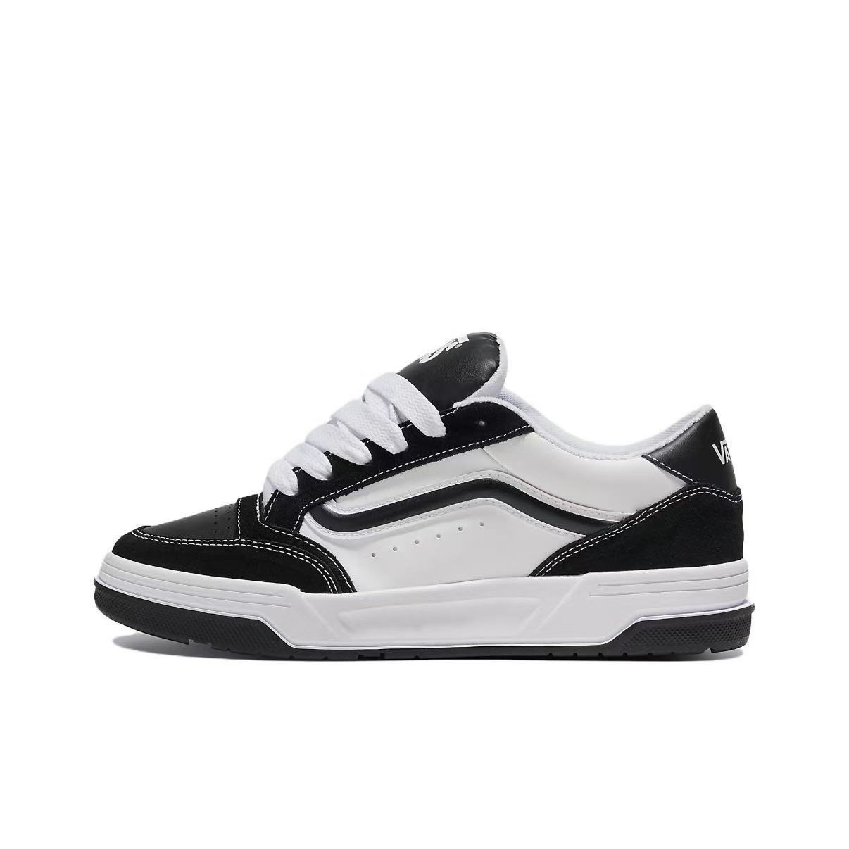 Vans帅气百搭黑白配色休闲轻便透气低帮皮质面包鞋VN000D26Y28