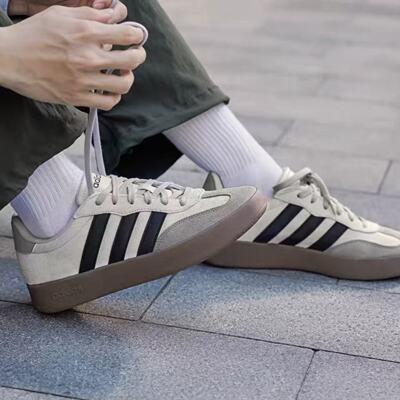 阿迪达斯男女款BARREDA德训板鞋