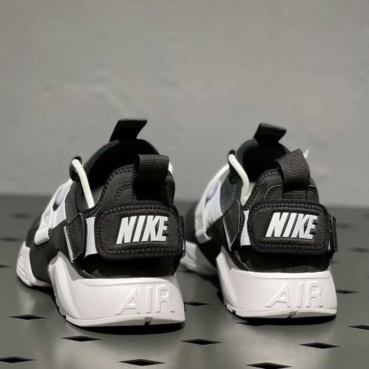 nike耐克 air huarache 华莱士女子缓震运动休闲跑步鞋ah6804-002