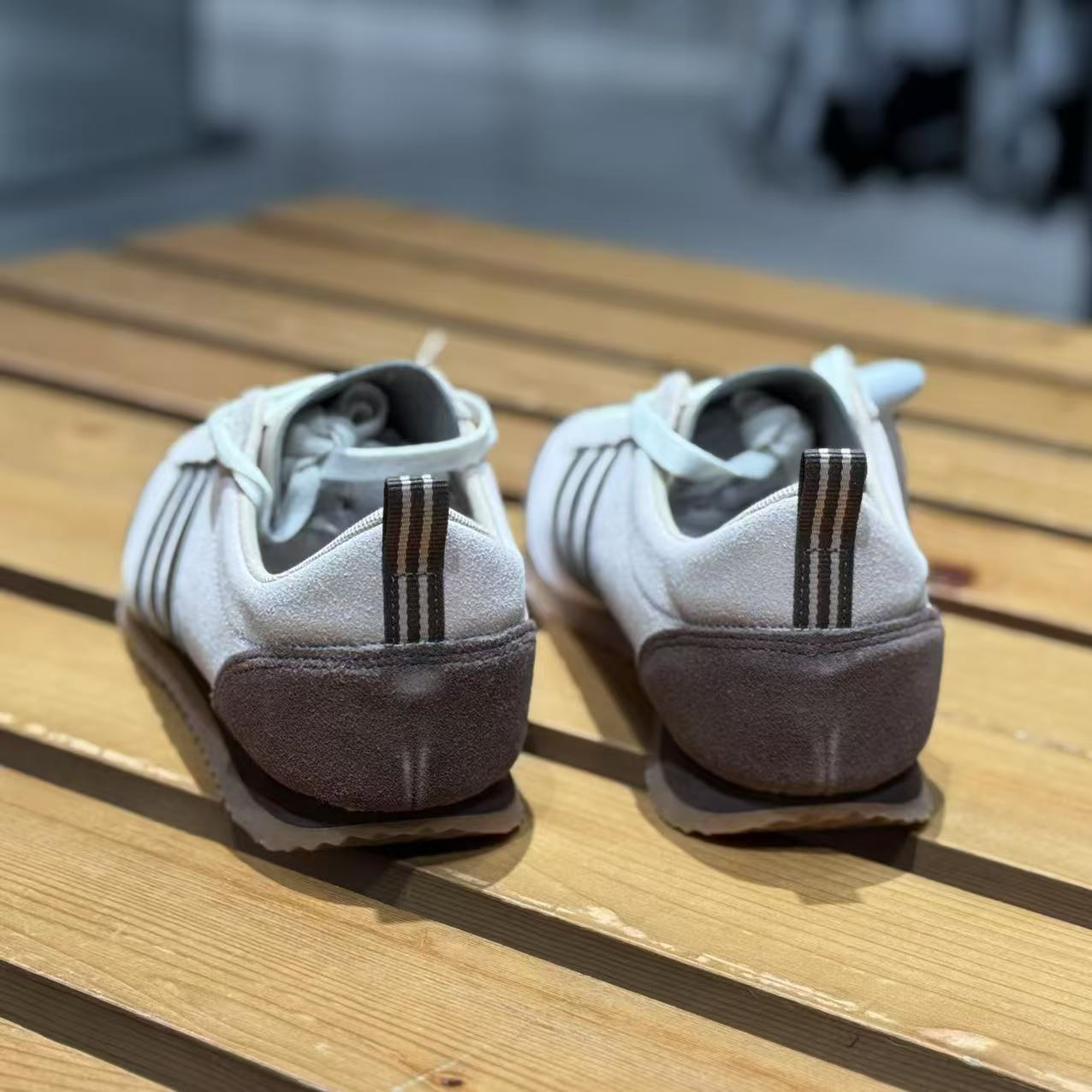 Adidas阿迪达斯 JOG男女同款复古翻毛皮薄底运动休闲T头鞋 JQ8539