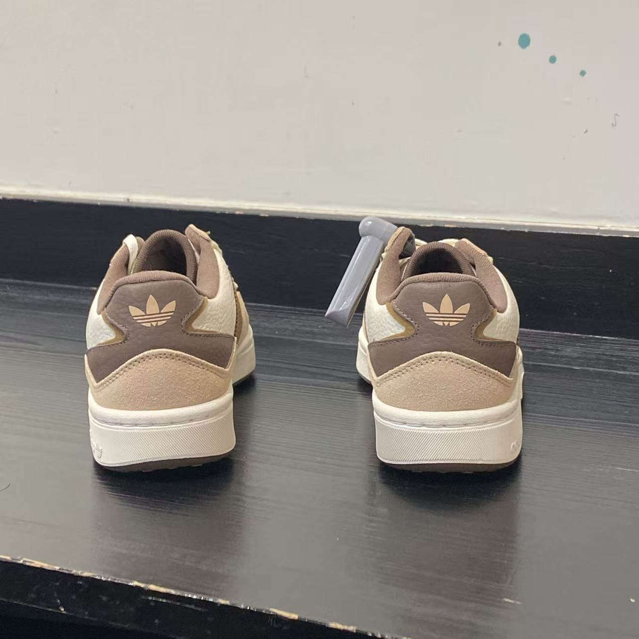 阿迪达斯时尚运动休闲鞋系带男子