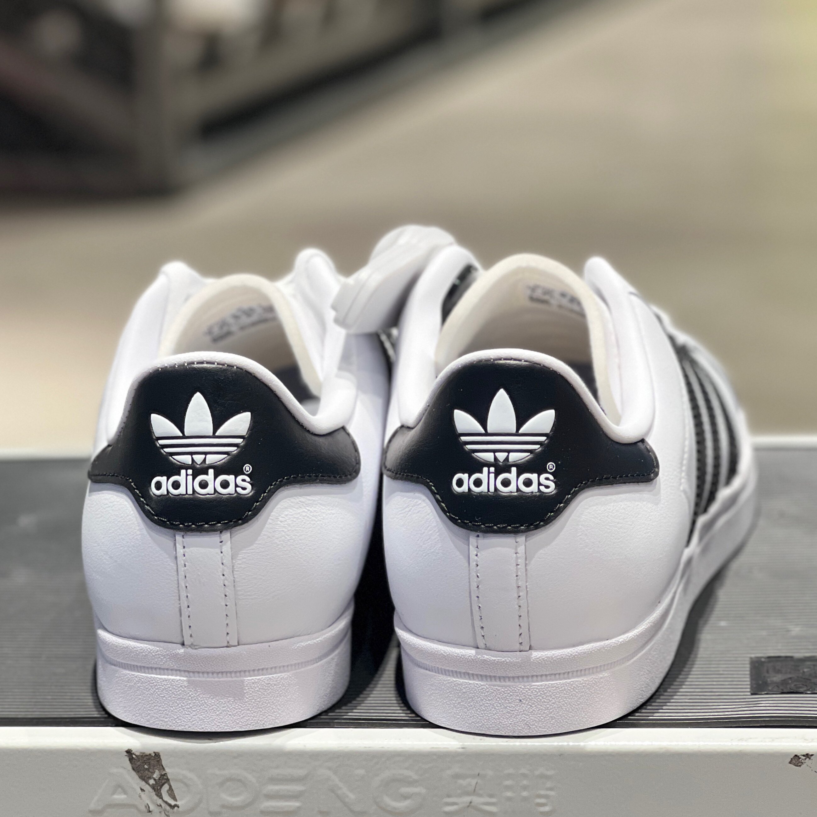 阿迪达斯adidas三叶草男款经典复古运动休闲皮质板鞋小白鞋ee8900