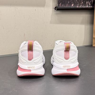 彪马女款舒适缓震跑步鞋