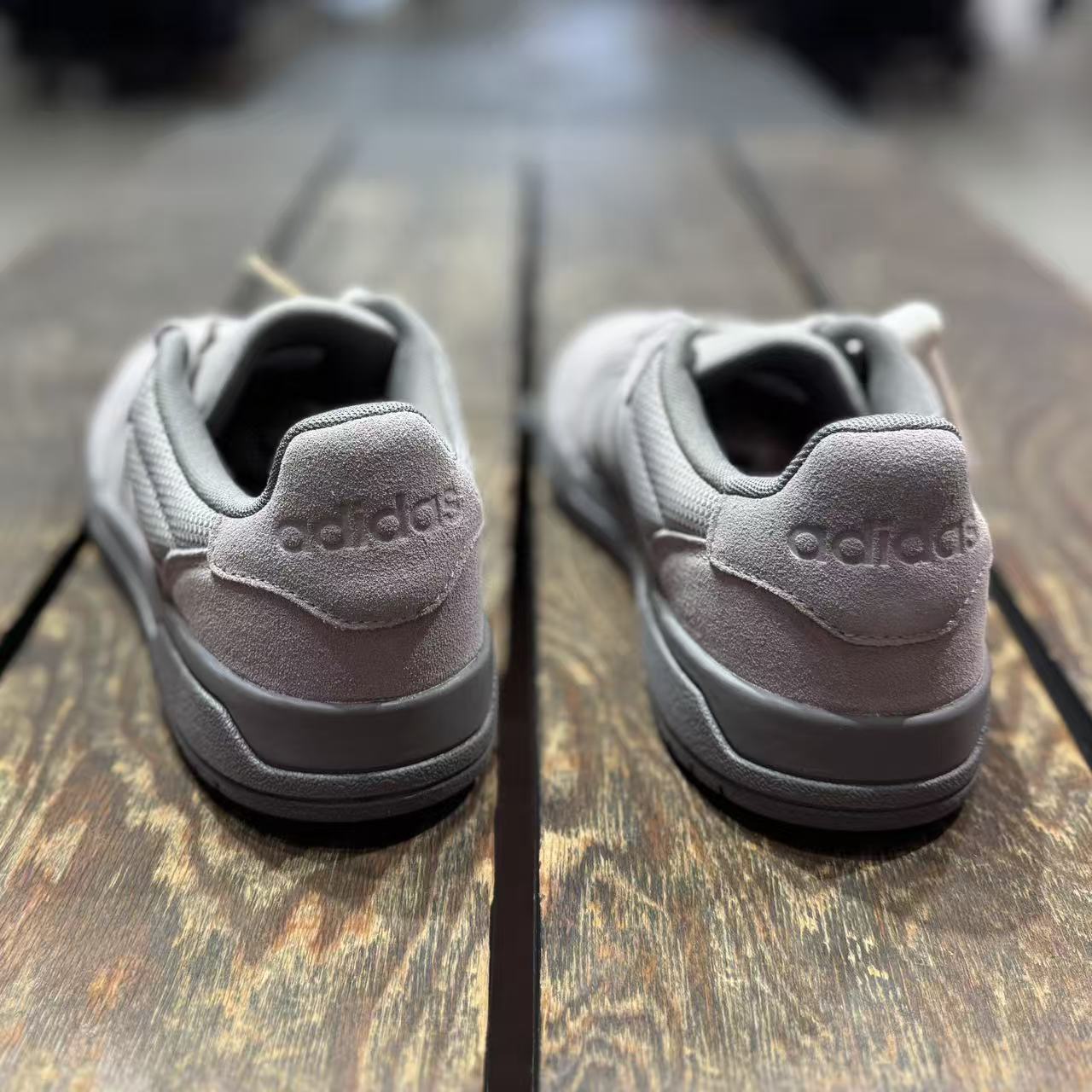 Adidas阿迪达斯正品校园潮流篮球跑步运动透气板鞋秋季穿搭KI8456