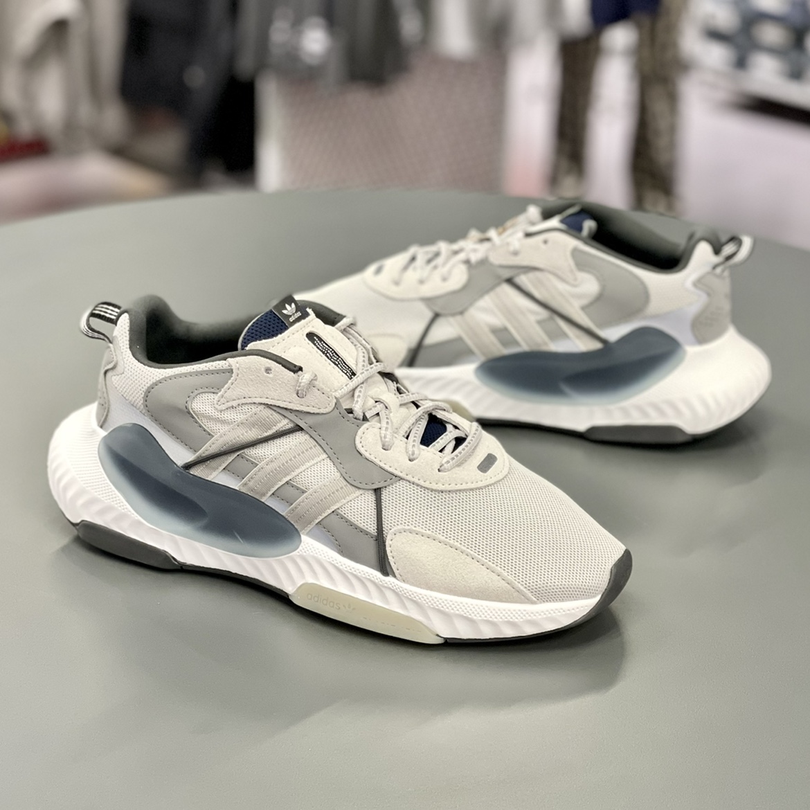 Adidas阿迪达斯三叶草HI-TAIL男子运动休闲跑步鞋泡泡鞋H057