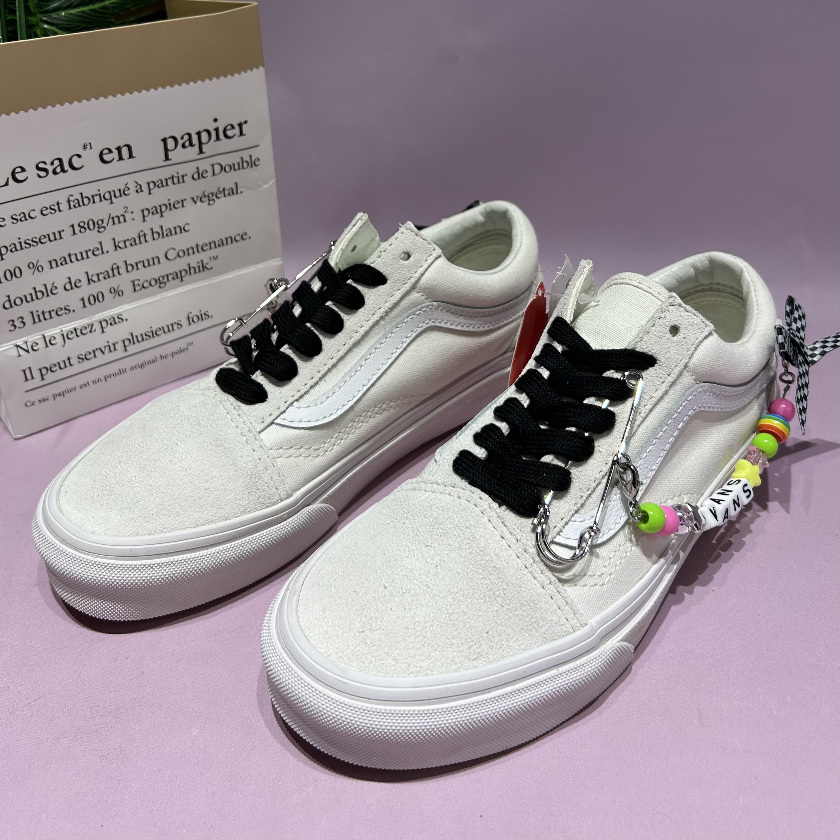 Vans Old Skool可爱蝴蝶结挂饰女款奶白色低帮板鞋子VN0A4BW2WC6