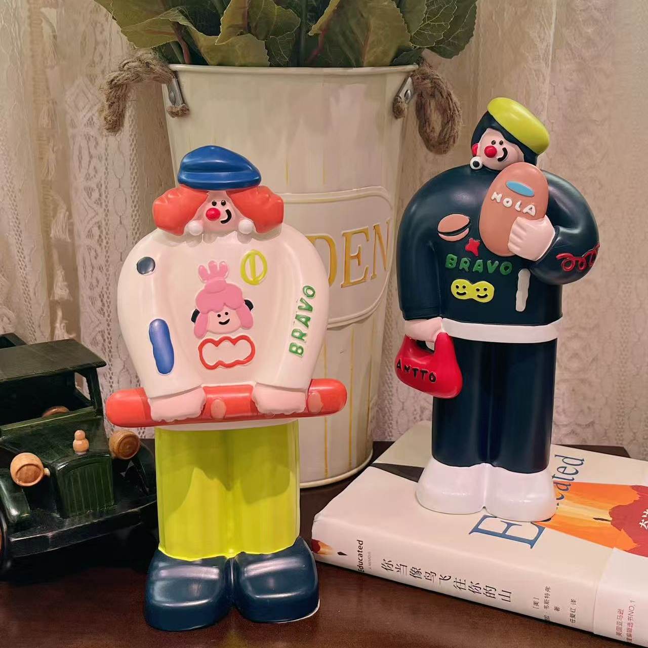 手绘风艺术人偶摆件：手绘艺术人偶潮玩摆件 家居装饰艺术感手办