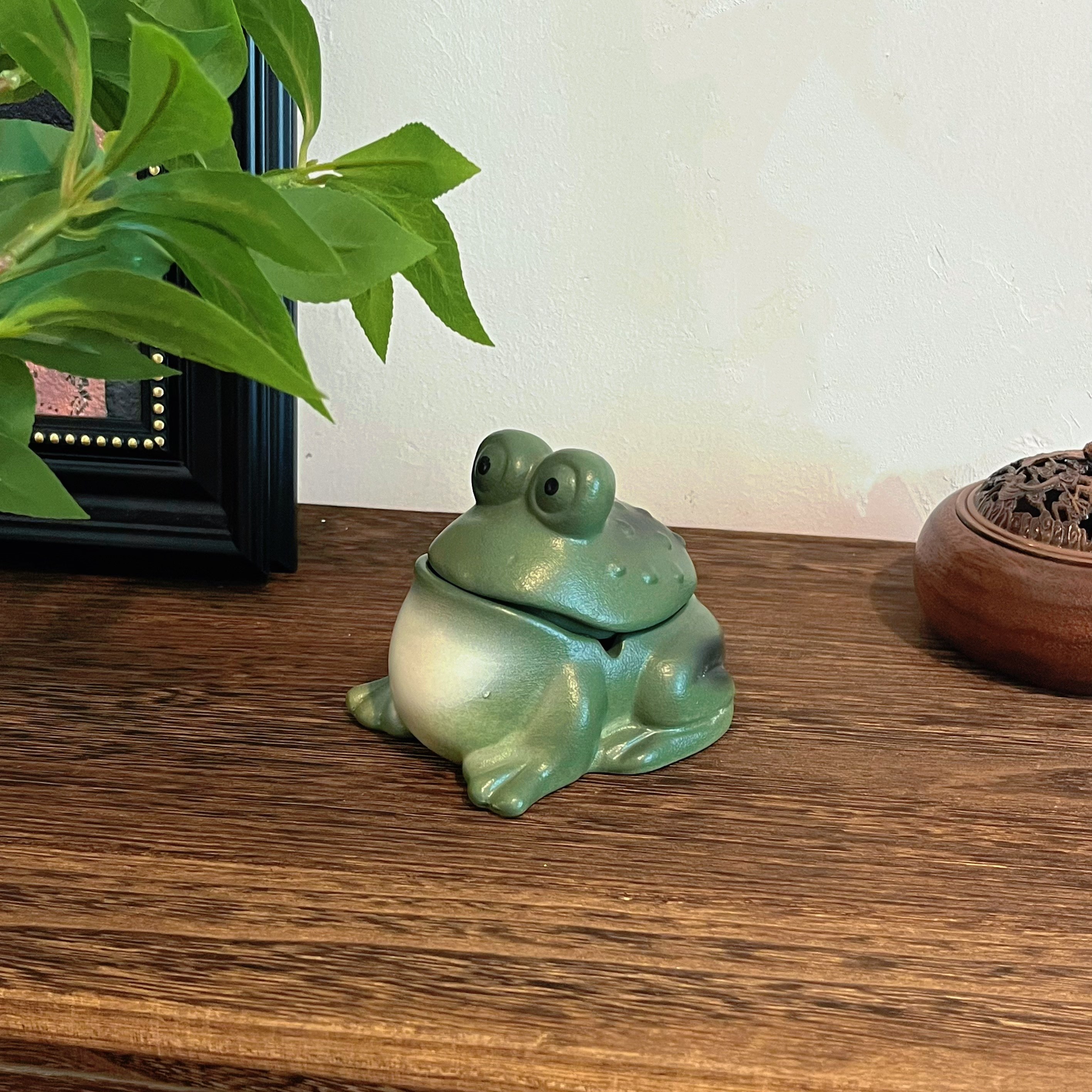 陶瓷青蛙烟灰缸带盖 家用客厅创意个性防飞灰烟缸 可爱动物摆件