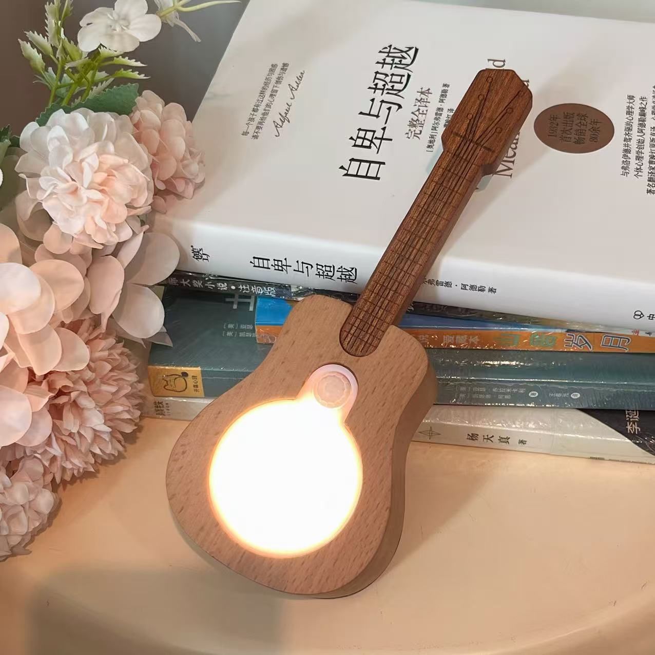 实木吉他小夜灯 创意七彩暖光充电夜灯 磁吸设计乐器造型床头灯