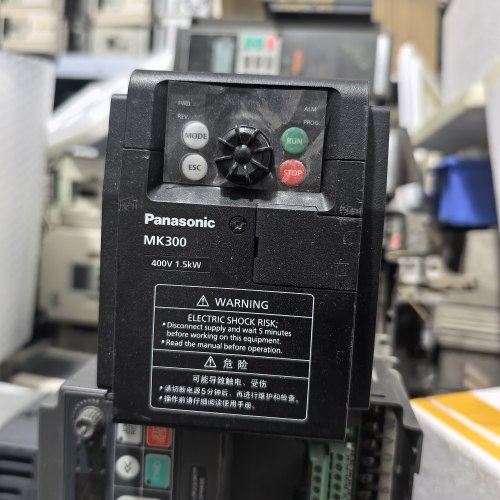 二手松下变频器MK300 1.5KW 380V三相 AMK3001P54功能包好