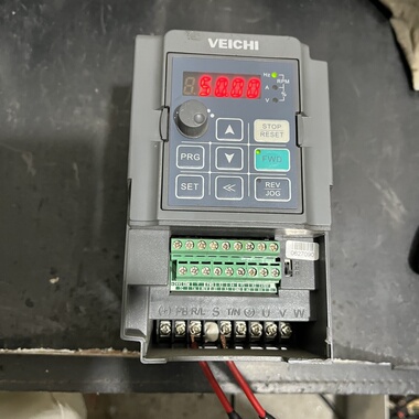 伟创AC60E-S2-1R5G变频器1.5KW 220V 二手拆机件 功能包好 VEICHI