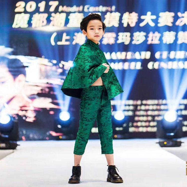 T台走秀模特比赛绿色礼服定制