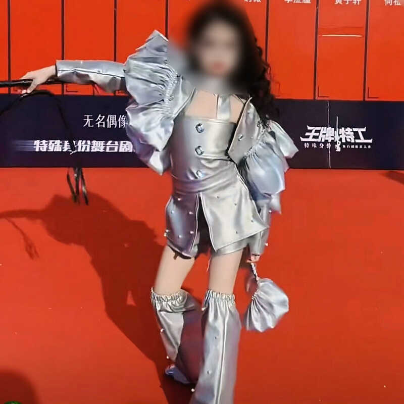 科技风模特走秀银色潮服皖君气质