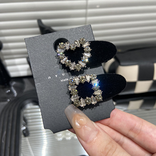 早秋方块爱心植绒镶钻刘海夹经典 设计边夹女E2423 日常休闲时尚