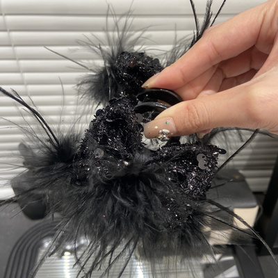 E3946 秋冬法式黑色蝴蝶结鸵鸟毛手工抓夹显发量气质温柔半扎抓夹