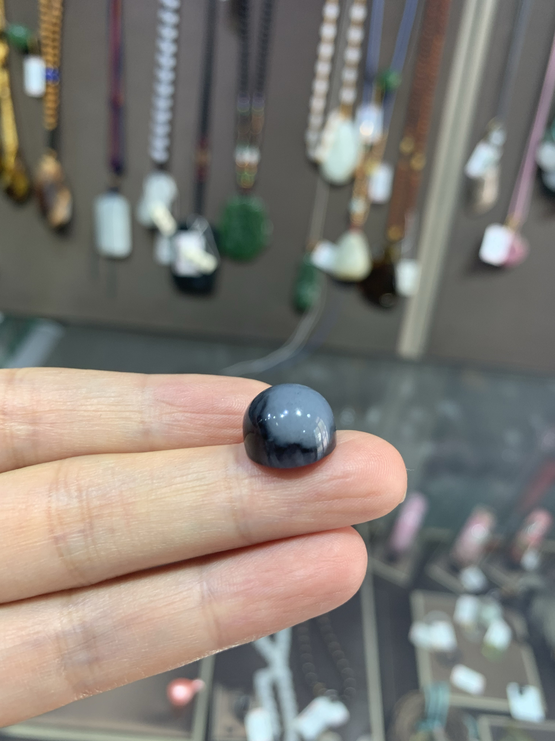 新疆和田产青花墨玉籽料吊坠戒指戒面特色