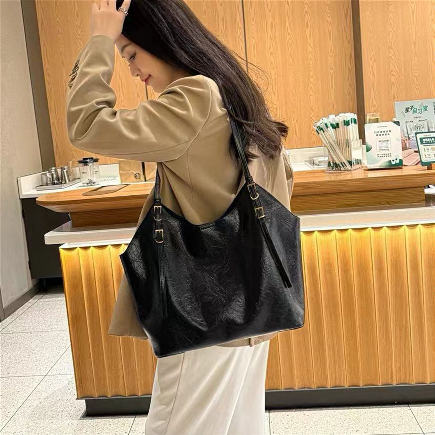 春夏新款油腊皮大容量软面复古手提包腋下包女包休闲单肩包托特包