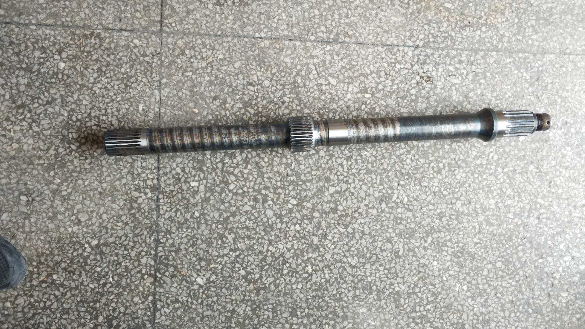 适配于东风双桥大货车153中后桥贯通轴凸缘10吨中桥贯通轴油封座
