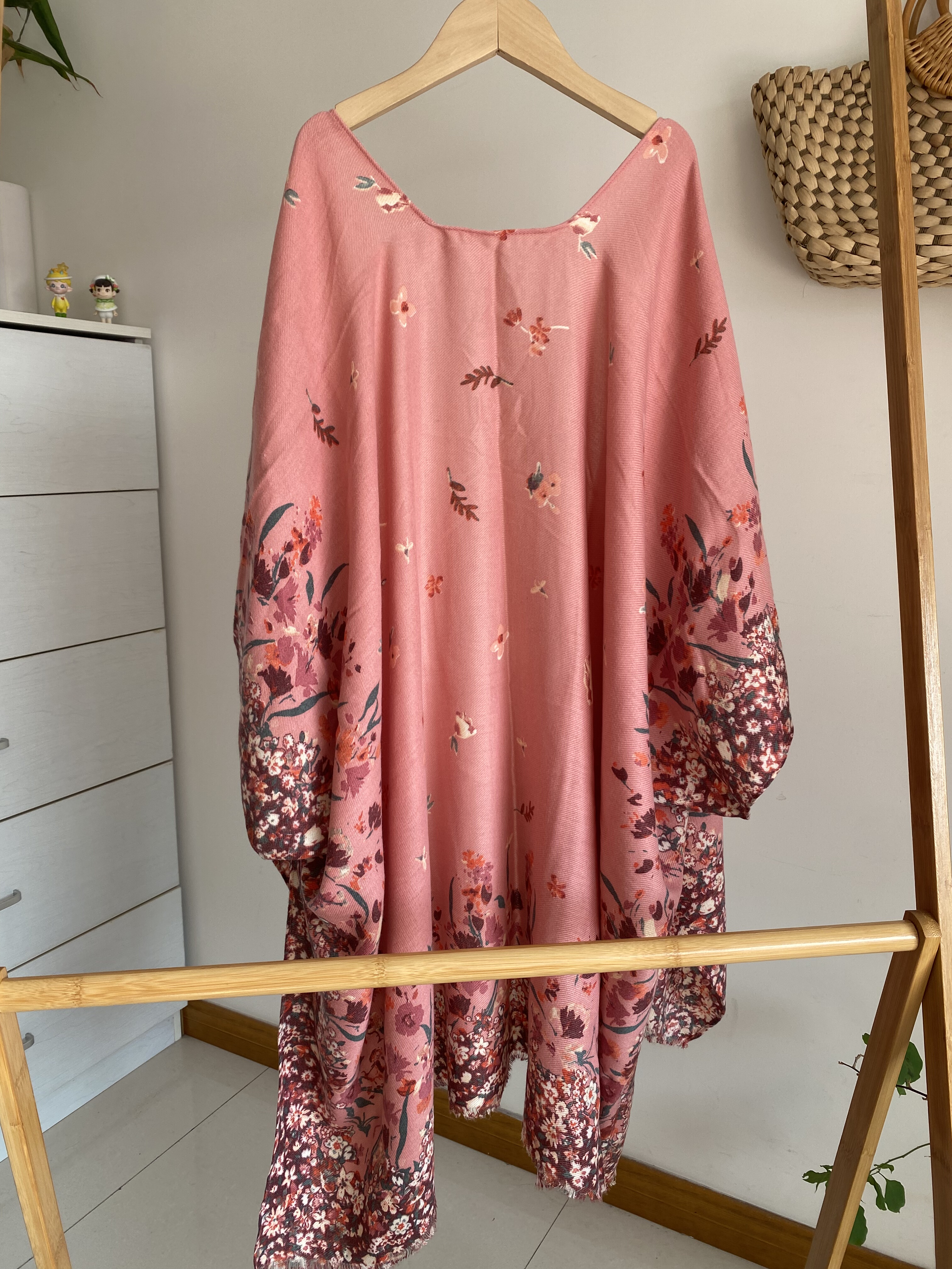 出口外单仿羊绒面料披肩田园印花柔软舒适款外搭披肩