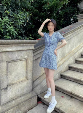 EGGKA法式复古碎花连衣裙女2023泡泡袖v领系带收腰短裙温柔碎花裙