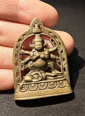 西藏利马铜黄铜六臂玛哈噶拉佛牌项链吊坠文玩随身大黑天复古风格