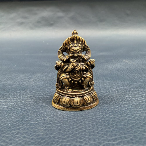 仿古藏传黄铜大黑天佛像挂件藏式文玩利马铜黄财神密宗随身佛吊坠
