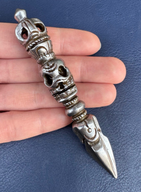 西藏玄铁阿呆尸陀林主骷髅头金刚橛藏式天铁手持金刚杵挂件摆件