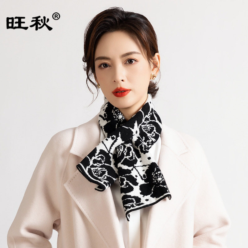 一件代发秋冬羊毛围巾女时尚保暖短款小围脖纯羊毛插孔围巾W1098