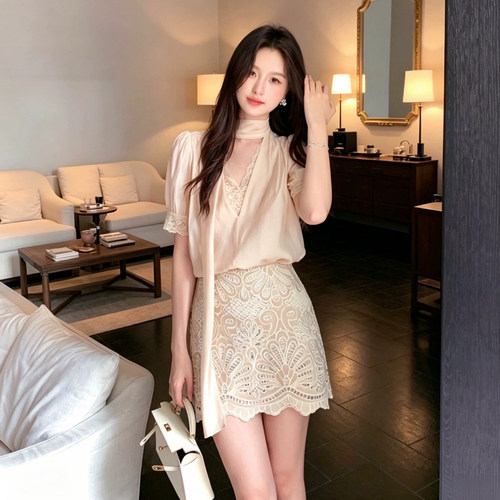 法式温柔风飘带蝴蝶结泡泡袖短袖衬衫女蕾丝拼接气质减龄上衣