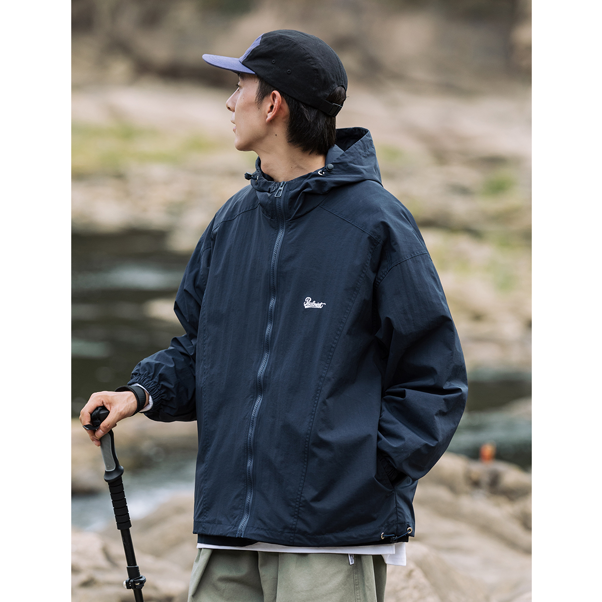 防风防水春秋季宽松连帽冲锋衣男