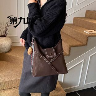 第九城复古大容量包包女2025新款冬季通勤双肩后背包单肩托特包