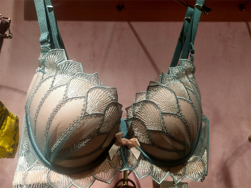 aereney爱亦心伊内衣性感蕾丝收副乳中厚性感小胸聚拢文胸罩81391