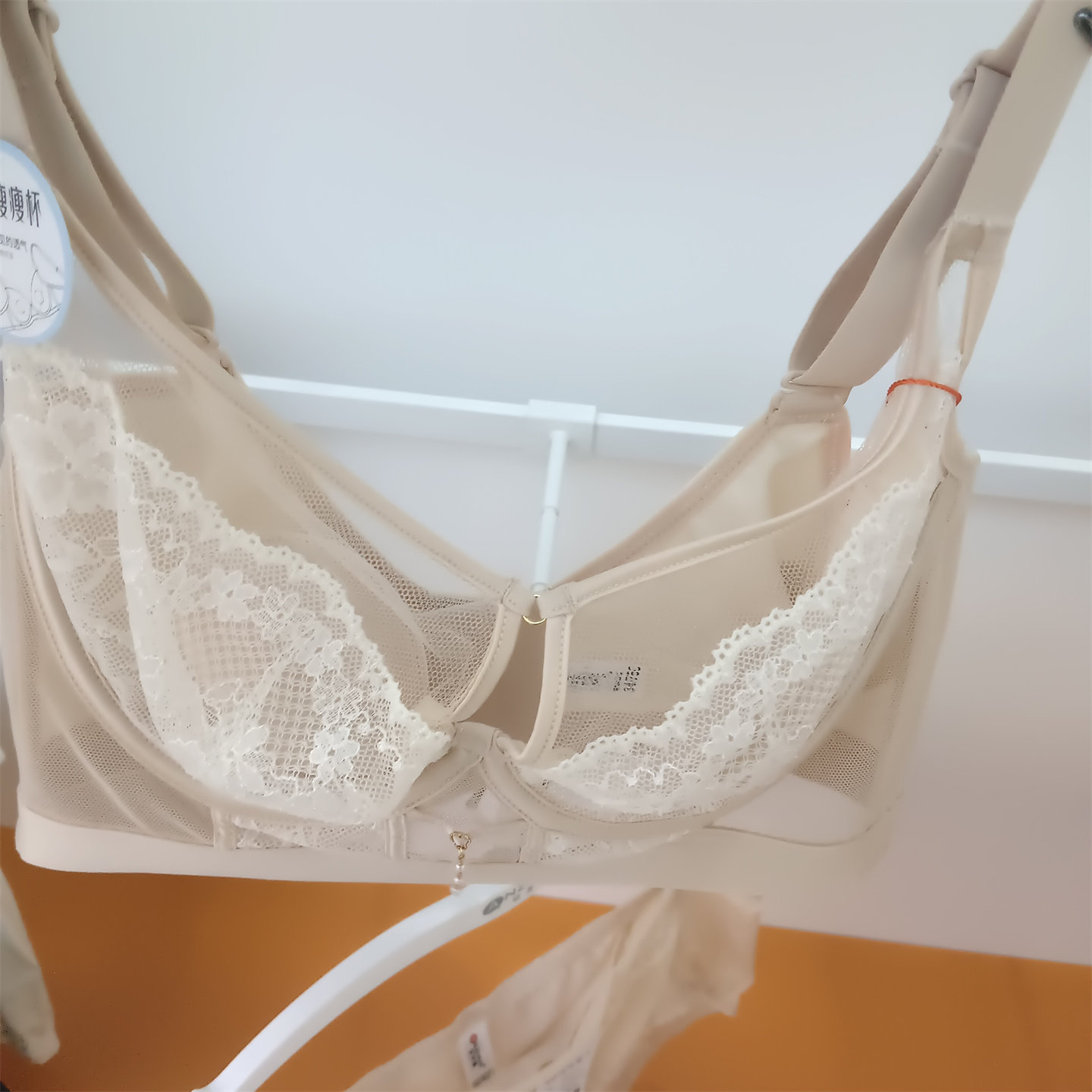 单层瘦瘦杯安芝娜6612C无钢圈聚拢收副乳防下垂调整型轻薄文胸罩