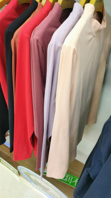 新一步小朵柔棉纯色圆领中高领女