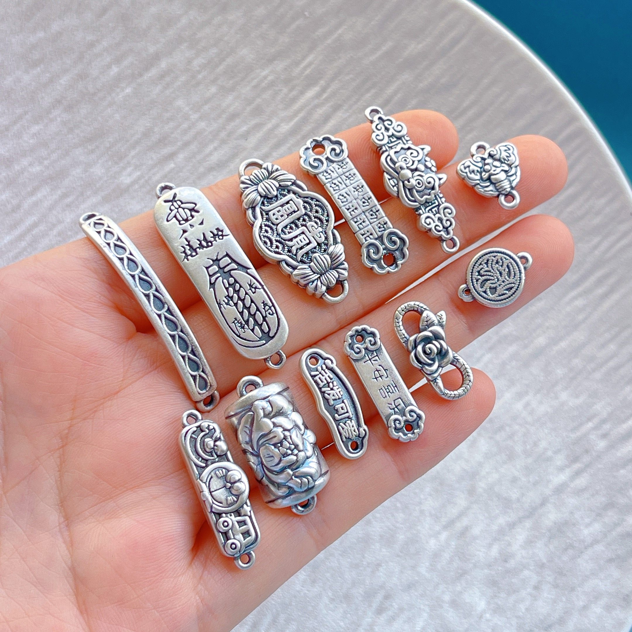 纯银平安喜乐牡丹花弯管手牌配饰