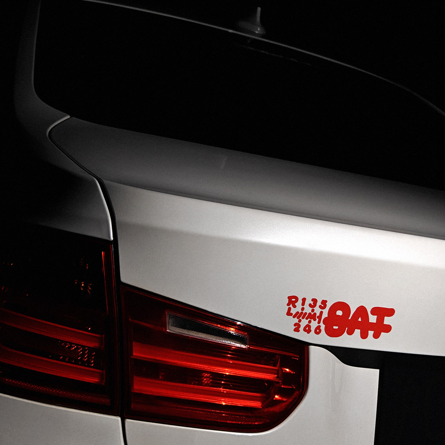 宝马手动挡MT轻量化车标贴纸改装