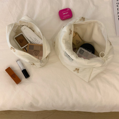 刺绣小兔化妆包大容量女便携式收纳包杂物小包学生手拿旅行洗漱袋