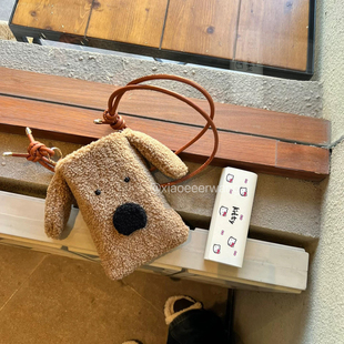 手机包女可爱小狗毛绒手机袋斜挎包外出便携迷你小包轻便收纳包