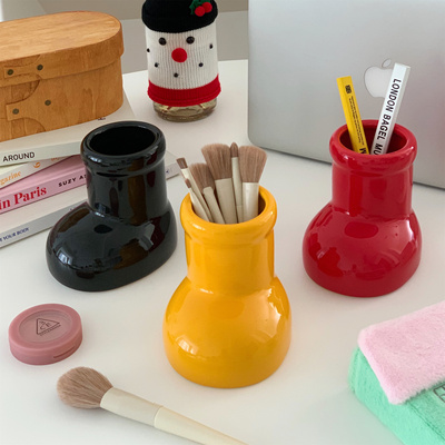 陶瓷笔筒桌面摆件小花瓶高颜值可爱红靴子装饰化妆刷收纳圣诞礼物