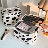 Оригинальная косметичка, сумка через плечо, портативная сумка-органайзер, с медвежатами, коллекция 2023