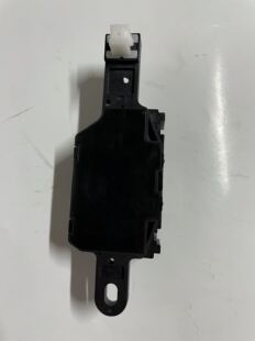 适用于奔腾B90防盗继电器5DA0-66750 防盗器 原车